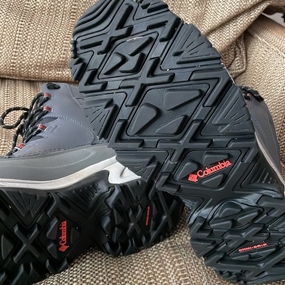 Like New! Columbia women’s Bubaboots III winter boots. 9.5M. - Picture 6 of 8